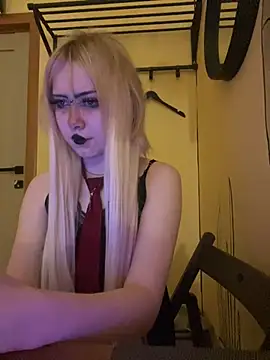 Sindy-Lou online show from July 25, 8:16 pm