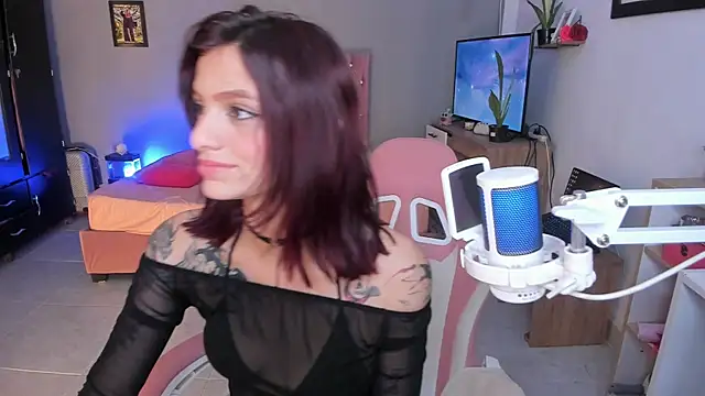 sophie dolly  online show from July 26, 6:37 pm