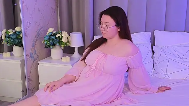 SophiaaBelle online show from July 12, 10:49 am