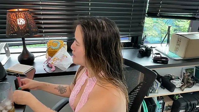 kaylawang online show from July 22, 6:09 pm