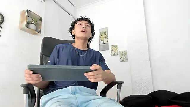 jeanspooll online show from July 28, 1:54 pm