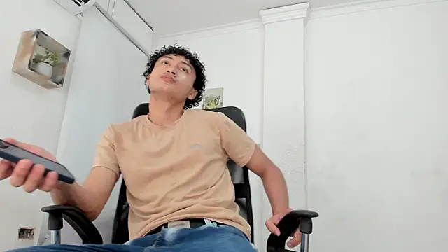 jeanspooll online show from July 29, 1:22 pm