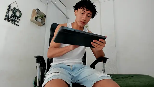 jeanspooll online show from July 22, 2:07 pm