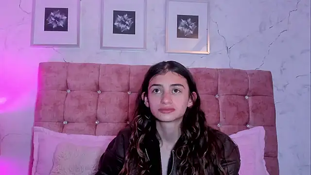 Katalina Laurent online show from July 28, 2:13 pm