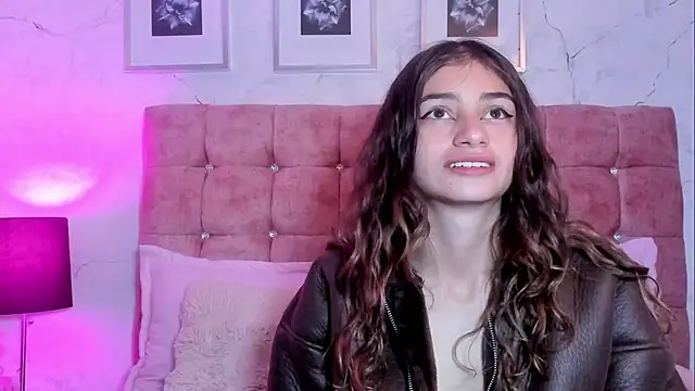 Katalina Laurent online show from July 28, 3:21 pm