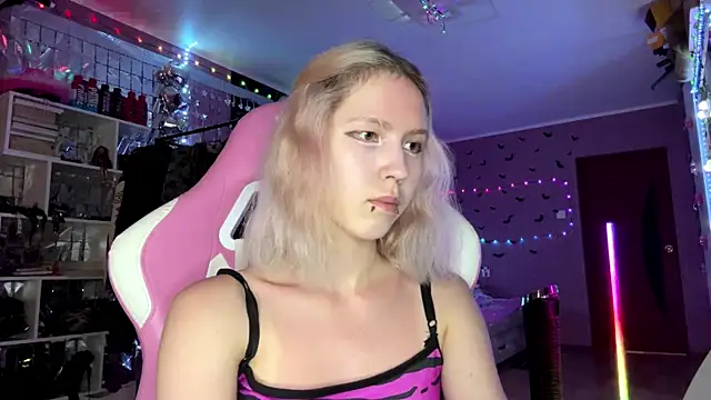 lonely bunny online show from July 30, 3:24 pm
