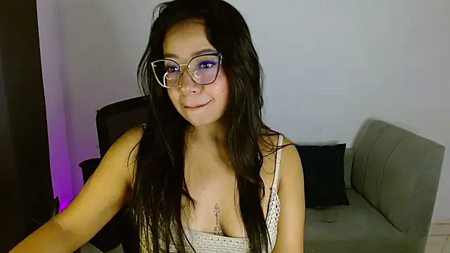 lispetite online show from January 18, 5:59 am