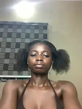 petiteebonyxx online show from July 24, 2:53 am