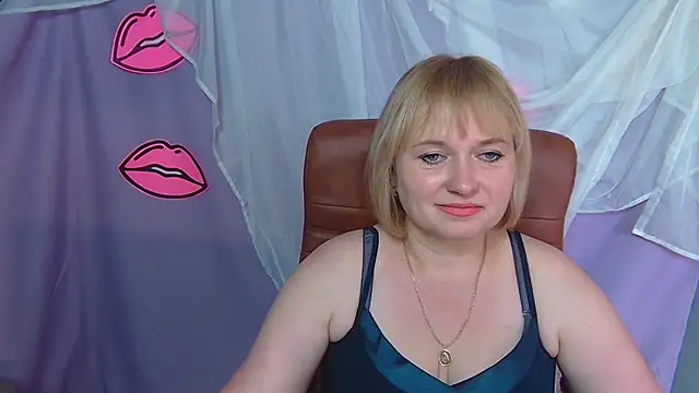 KiraSmiling online show from July 28, 6:22 am