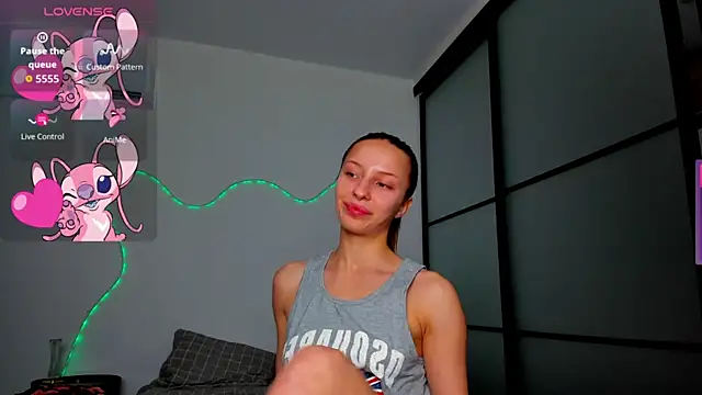 jasminoliver online show from July 25, 5:53 pm