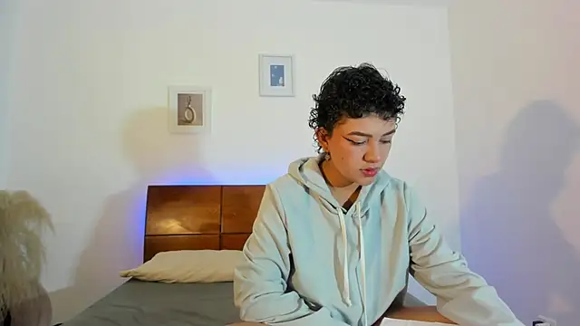 kade demi online show from July 22, 11:11 am