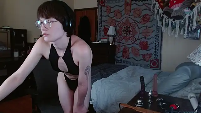 DecemberHoliday online show from July 13, 9:48 pm
