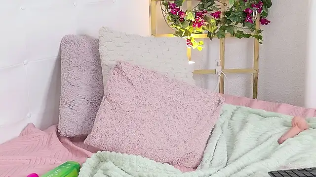 Juicybloom online show from July 28, 11:17 am
