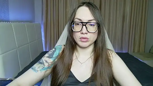 CarolineGlow  online show from July 27, 5:43 pm