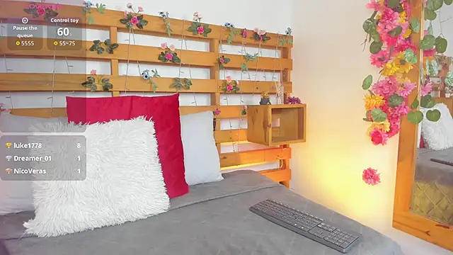 TaraCruz online show from July 17, 1:59 pm