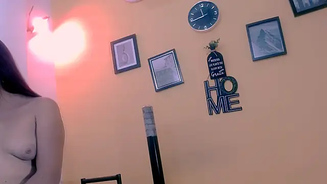 miajuice18 online show from July 17, 1:54 am