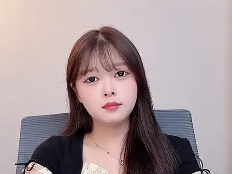 Winnie005 online show from July 19, 4:26 am