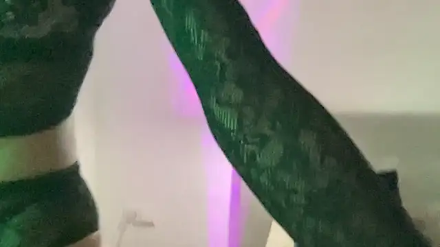 Naomi Vibe online show from July 18, 6:10 pm