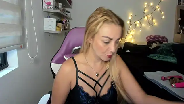 adri smoke online show from July 28, 11:39 am
