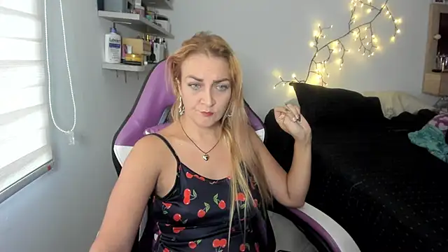 adri smoke online show from July 27, 1:08 pm