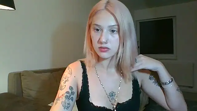 lynaDivine online show from July 20, 10:43 pm