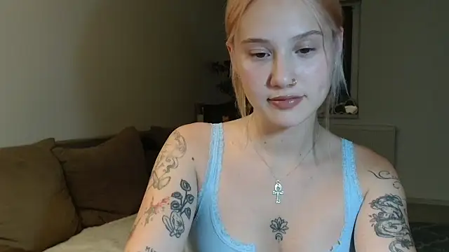 lynaDivine online show from July 27, 11:02 pm