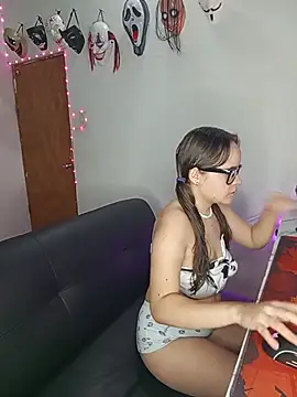 sweetgirl08 online show from July 28, 11:37 pm