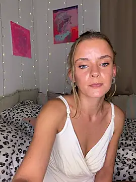 Stella Rosee online show from July 26, 2:47 pm