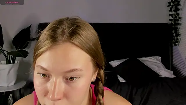 Coraline Clark online show from July 24, 1:47 am