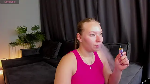 Coraline Clark online show from July 29, 1:16 am