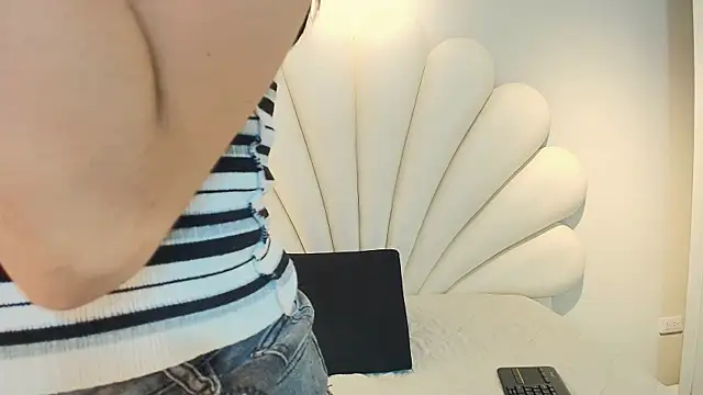 Vyolet Fire online show from July 28, 4:39 pm