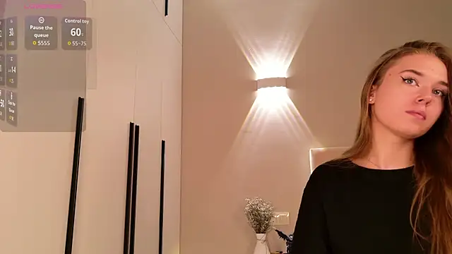 emmalarsson online show from July 27, 1:19 pm