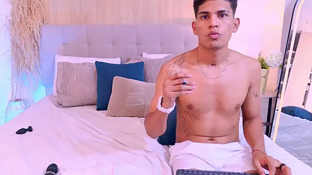 RoseAndDominic online show from July 28, 7:39 pm