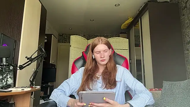 DanaStaheli online show from August 8, 10:34 am