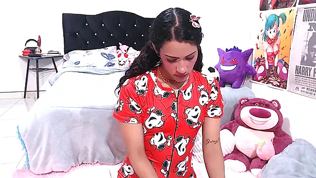 Queen Emmaw online show from July 25, 11:45 pm