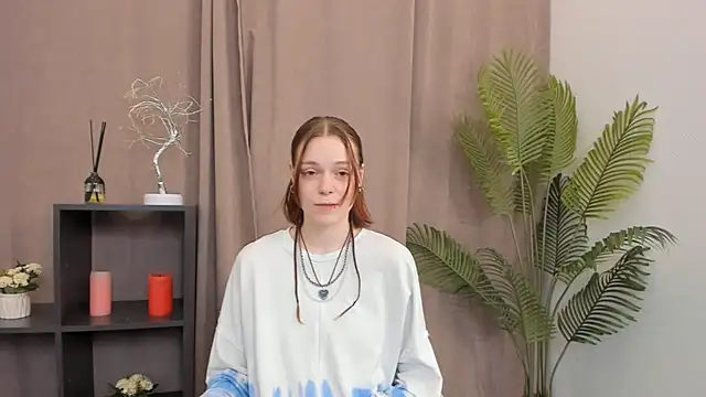 YaelHoughtling online show from July 26, 10:23 am