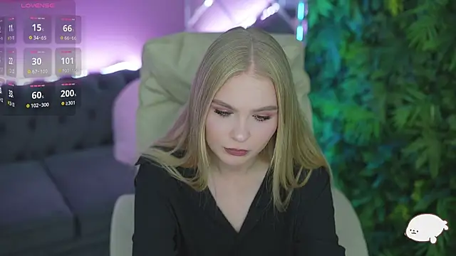 LeylaReeds online show from July 24, 6:33 am
