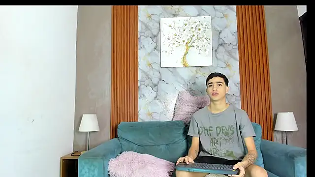 GOLDEN BOSS online show from July 23, 1:19 pm
