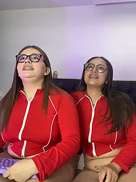 Annie and Raveenn online show from August 6, 11:11 pm