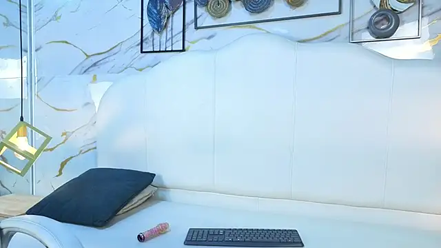 Victoria moonn  online show from July 28, 4:39 pm