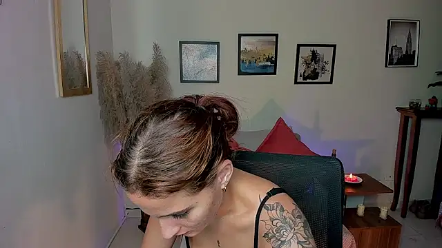 Naiely Naides online show from July 28, 12:48 pm