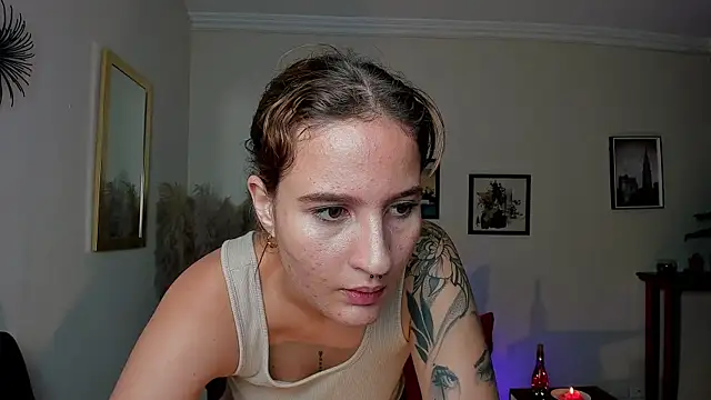 Naiely Naides online show from July 28, 12:23 pm