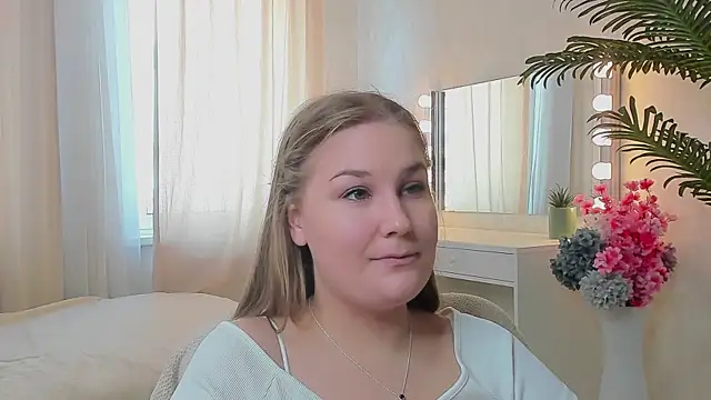 JennifferEwin online show from July 26, 11:40 am