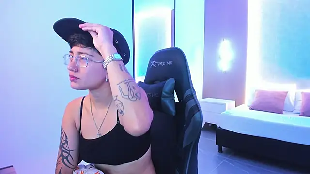 nelly swan online show from July 29, 12:38 pm