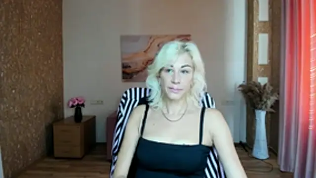 Emilia Wils online show from July 29, 6:02 am
