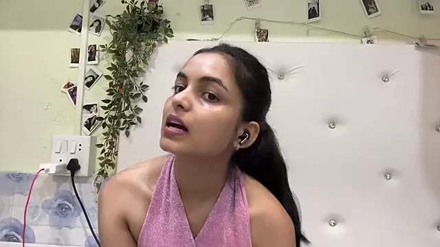 DainaFucci online show from July 25, 6:15 pm