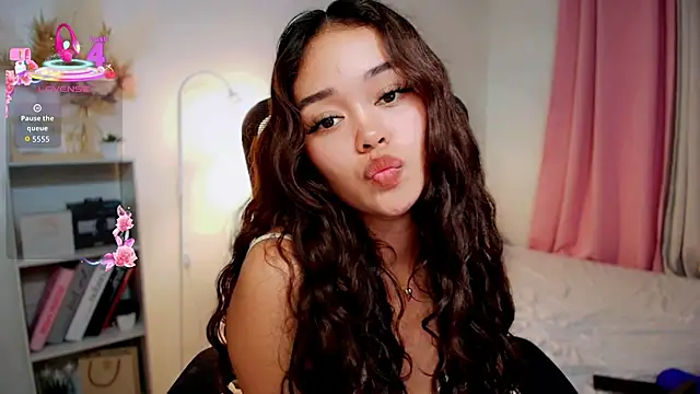 Roxxy Bloom online show from July 27, 12:35 pm