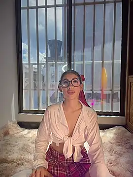 Little  Molly   online show from July 28, 3:21 pm