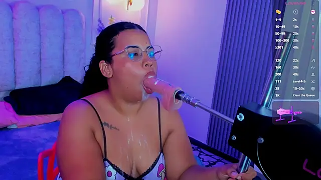 bigass brunette  online show from July 26, 4:42 am