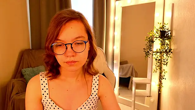 LiaBroock online show from July 28, 1:54 pm